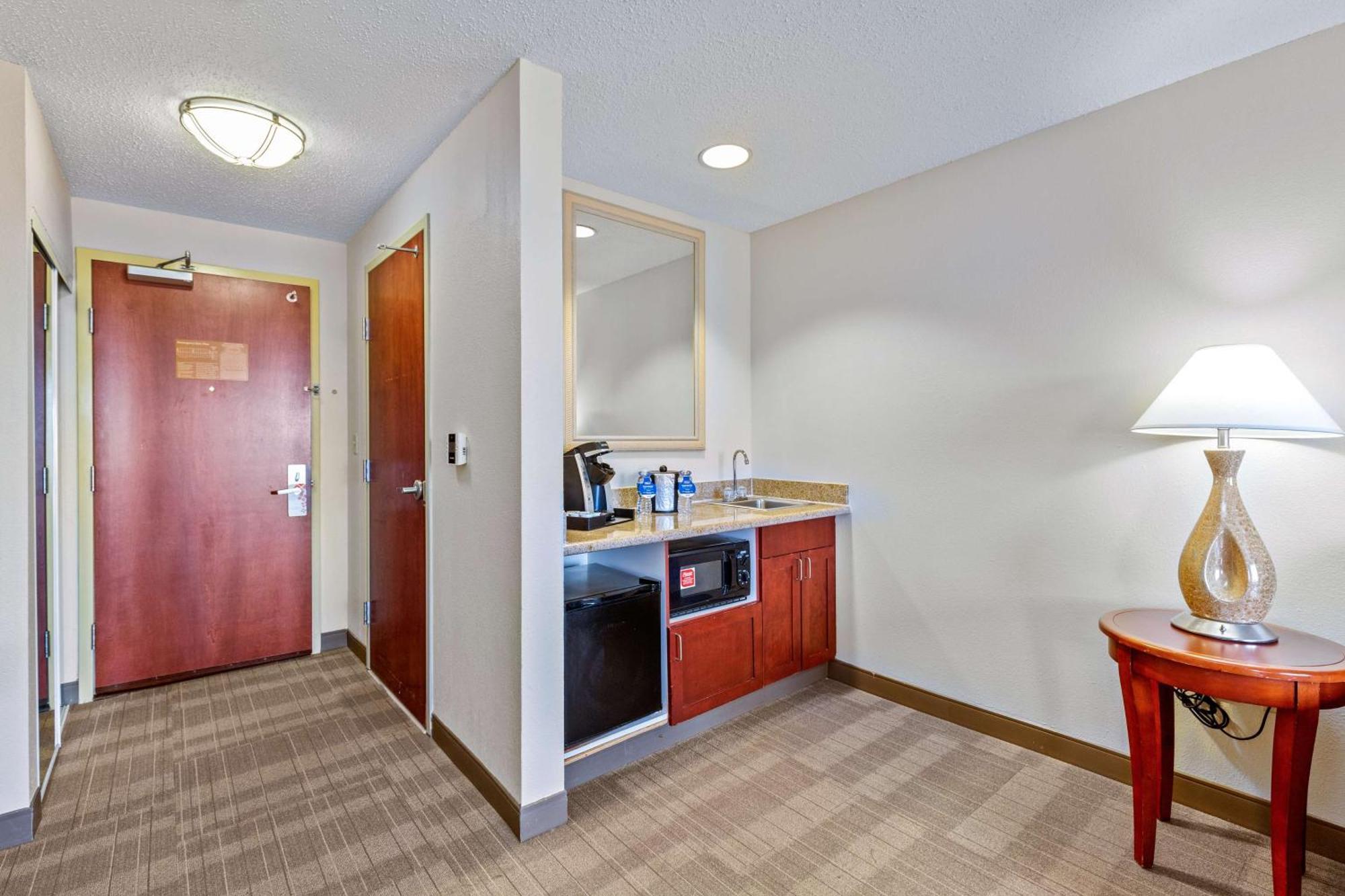 Hilton Garden Inn Starkville Extérieur photo