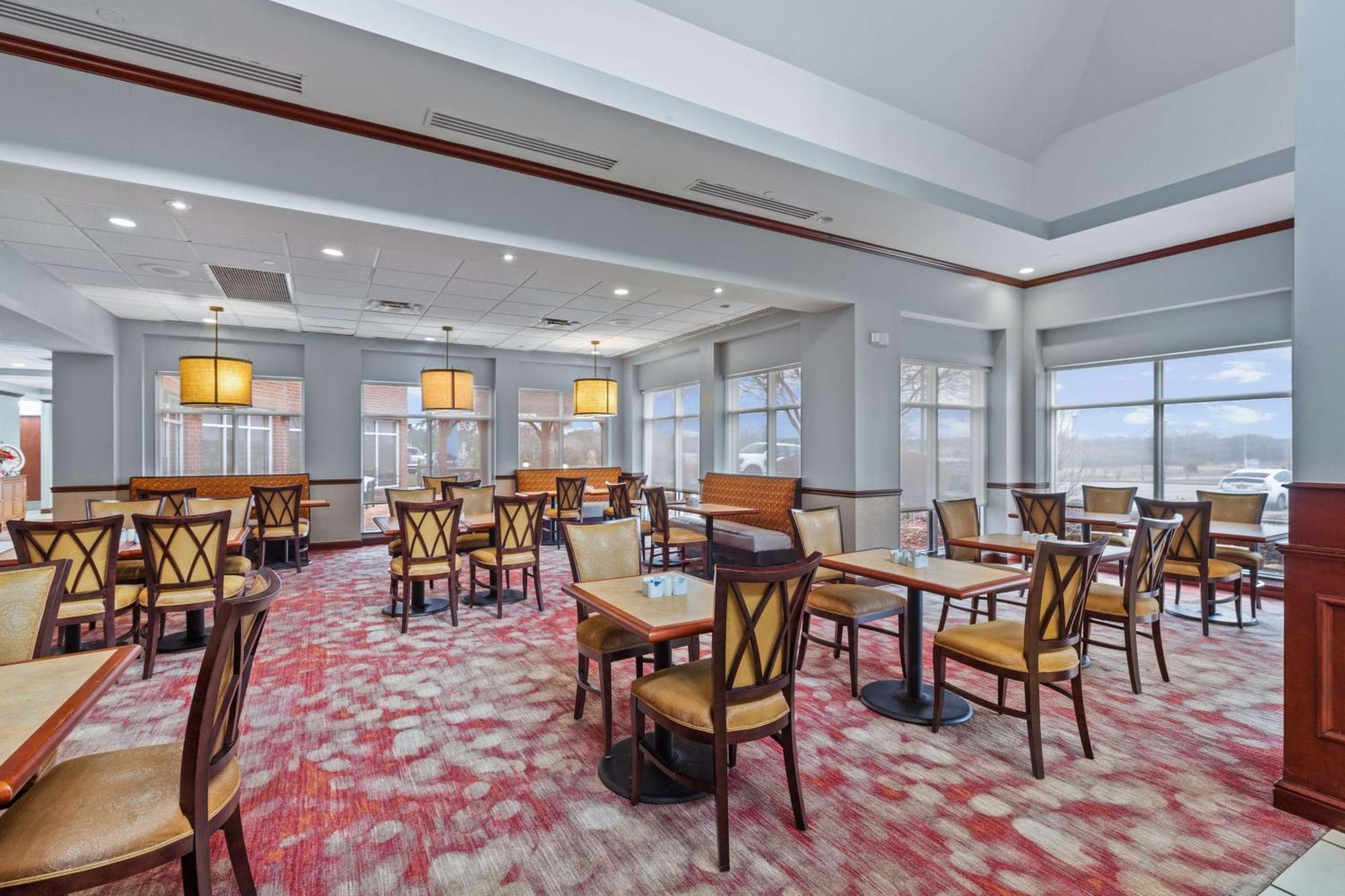 Hilton Garden Inn Starkville Extérieur photo