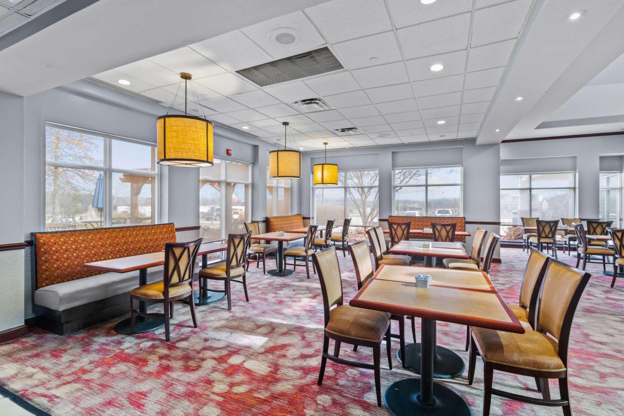 Hilton Garden Inn Starkville Extérieur photo