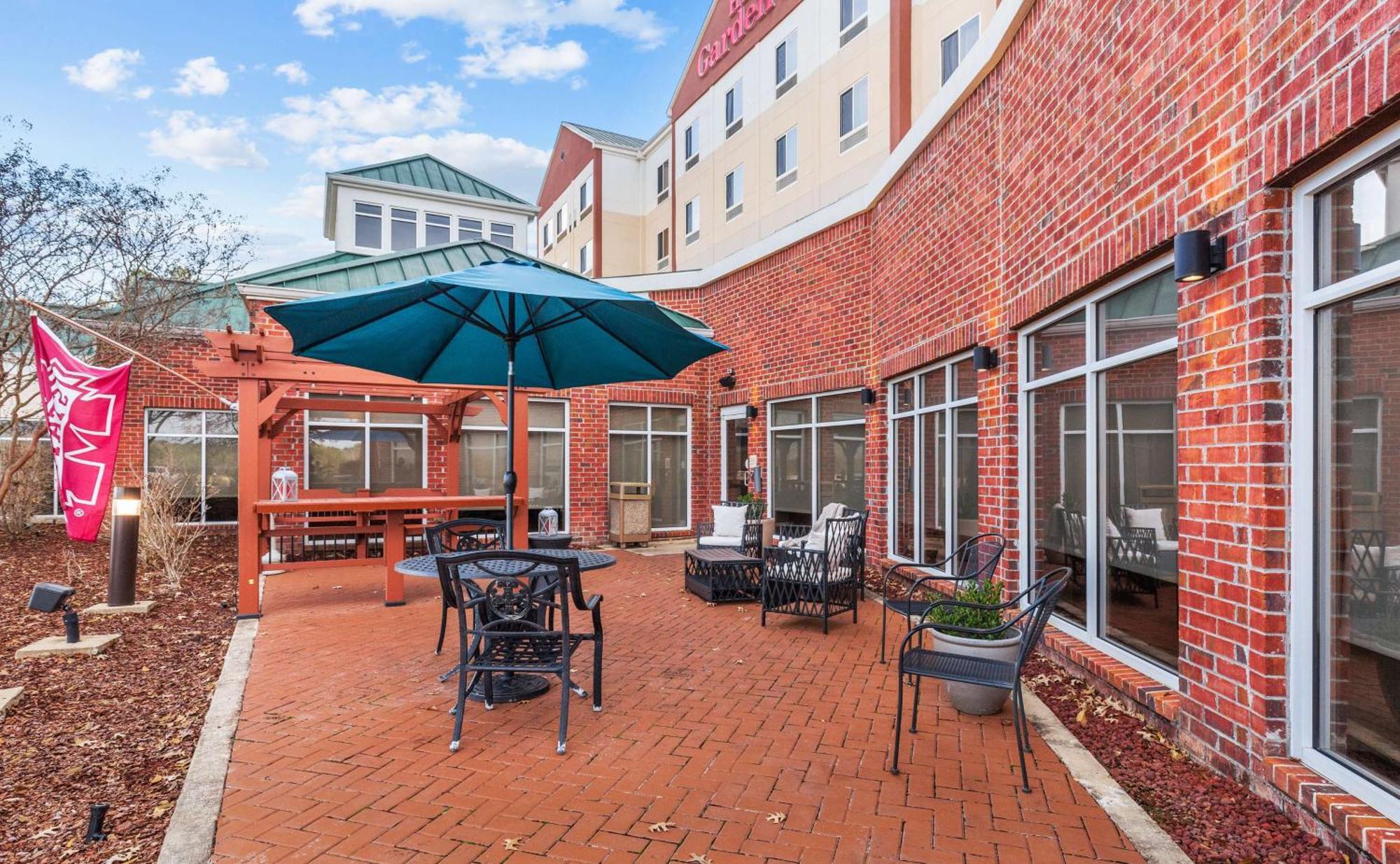 Hilton Garden Inn Starkville Extérieur photo